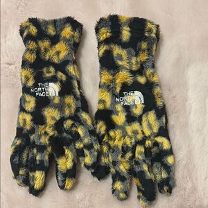 The North Face Fuzzy Leopard Print Gloves